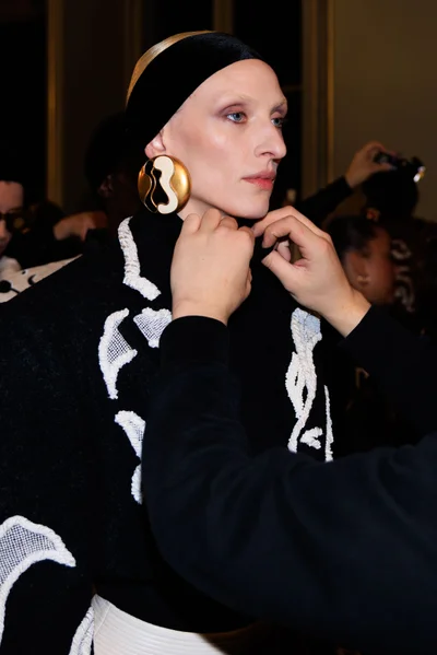 Look 16
